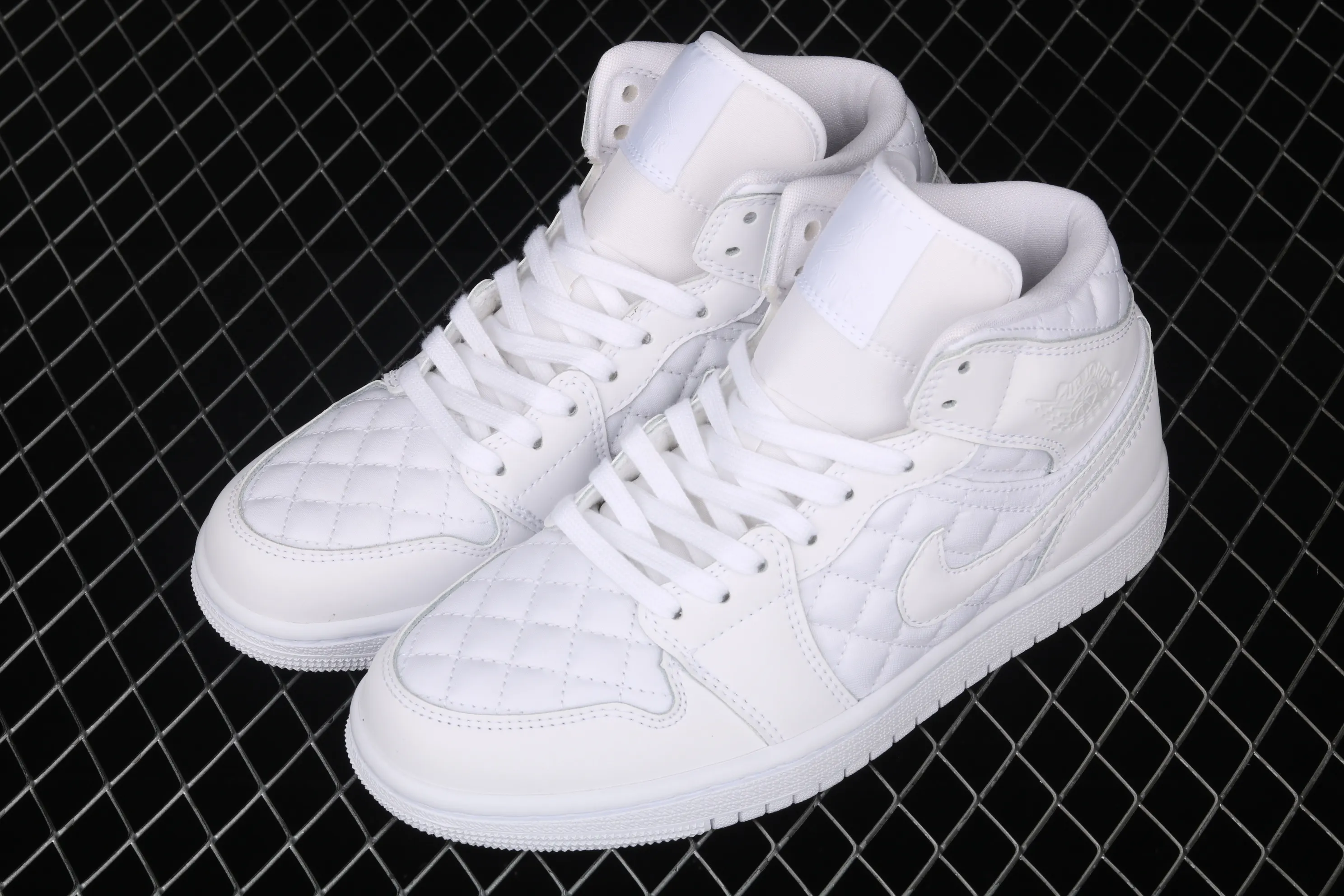 All Categories Air Jordan Jordan Series Basketball Shoes Air Jordan 1 Mid Air Jordan 1 Mid "Quilted White" AJ1 Joe 1 White Diamond "Little Chanel" Mid-top Versatile Casual Sports Shoes DB6078-100